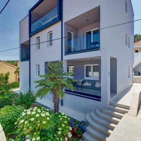 Apartments Hemetek Велі-Лошинь Екстер'єр фото