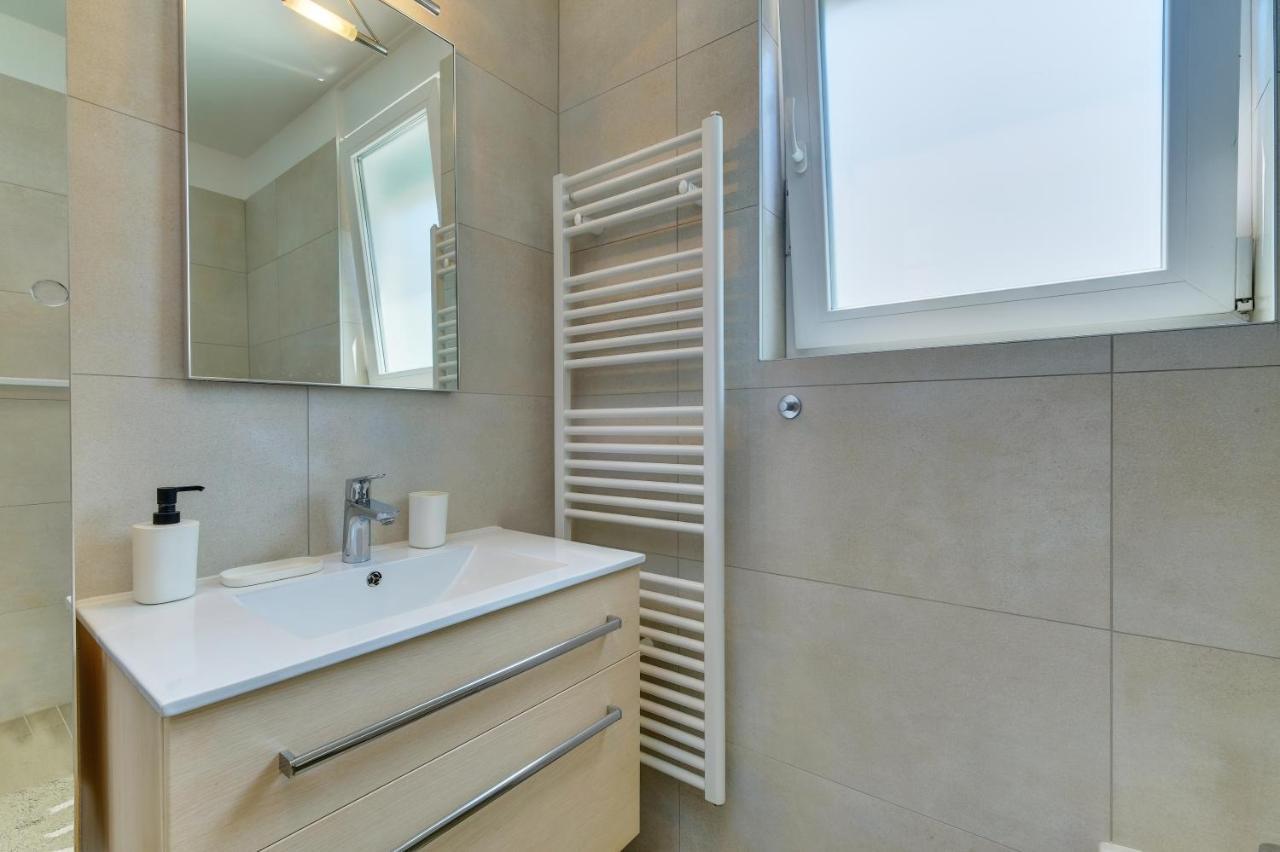Apartments Hemetek Велі-Лошинь Екстер'єр фото