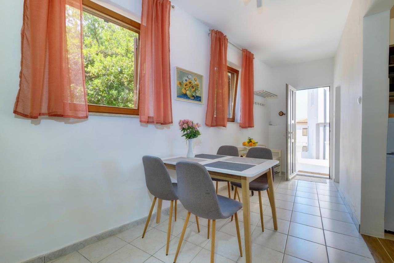 Apartments Hemetek Велі-Лошинь Екстер'єр фото