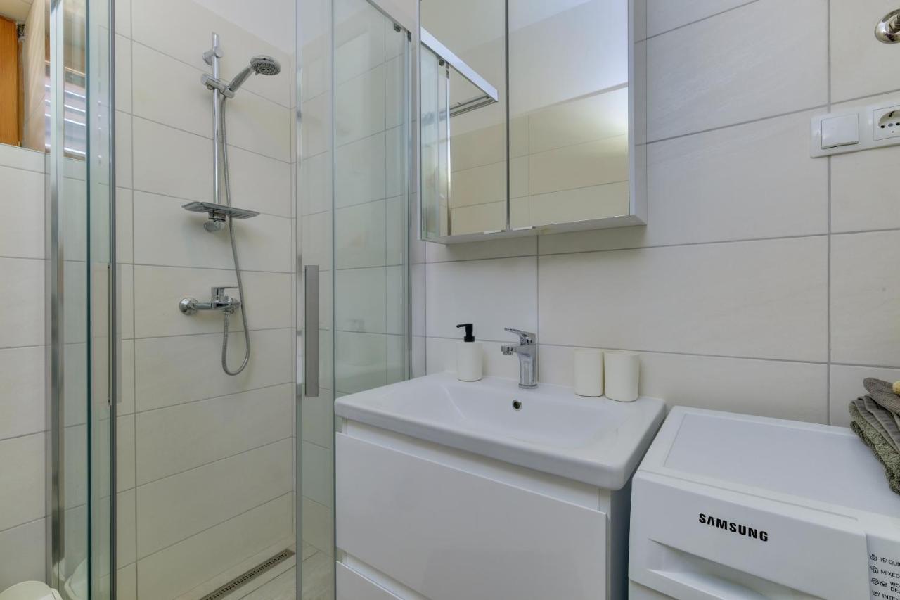 Apartments Hemetek Велі-Лошинь Екстер'єр фото