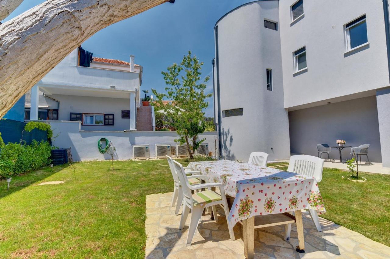 Apartments Hemetek Велі-Лошинь Екстер'єр фото