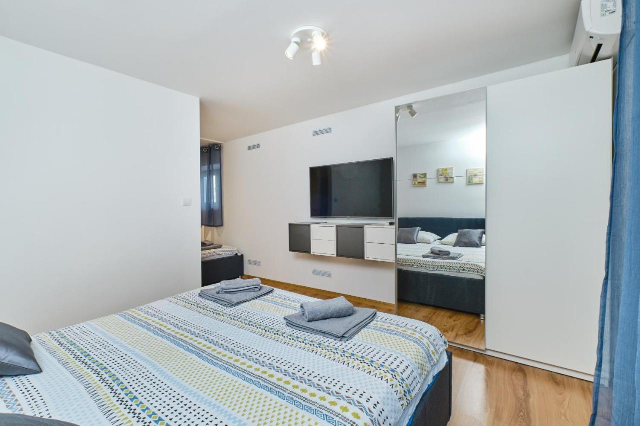Apartments Hemetek Велі-Лошинь Екстер'єр фото